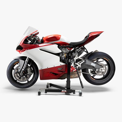 Motorrad aufbocken mit dem Zentralständer