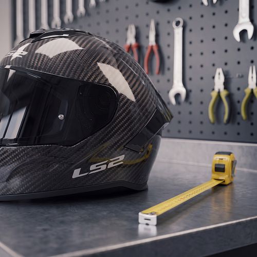 Motorradhelm messen: Größe & Passform finden