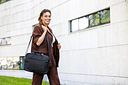 Vorschaubild New Looxs Schultertasche Leather Luko schwarz