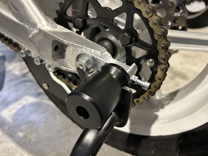 Racemodeparts Kettenspanner / Achsversteller mit Achsprotektor (Set)