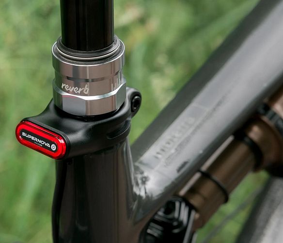 Supernova Rücklicht TL3 Mini Pro Seatpost Clamp 12V Montagebreite: 31,6 mm