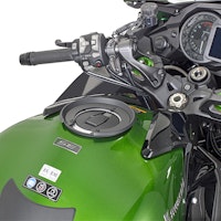 Givi Spezifische Metallflansch zur Befestigung der Tanklock-Taschen Ninja H2 SX (18)