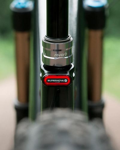 Supernova Rücklicht TL3 Mini Pro Seatpost Clamp 12V Montagebreite: 31,6 mm