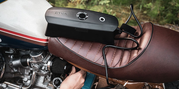 CTEK CS FREE tragbares Batterieladegerät und Adaptive‑Booster