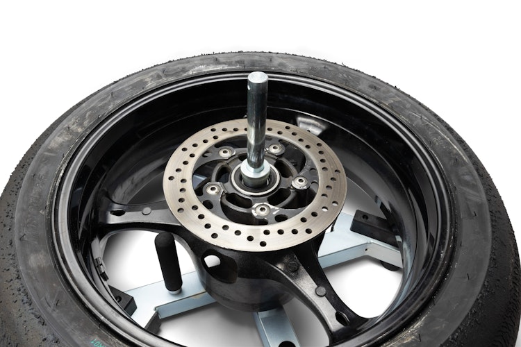 Reifenmontiergerät EVOX® mit Wuchtbock und Starterpaket