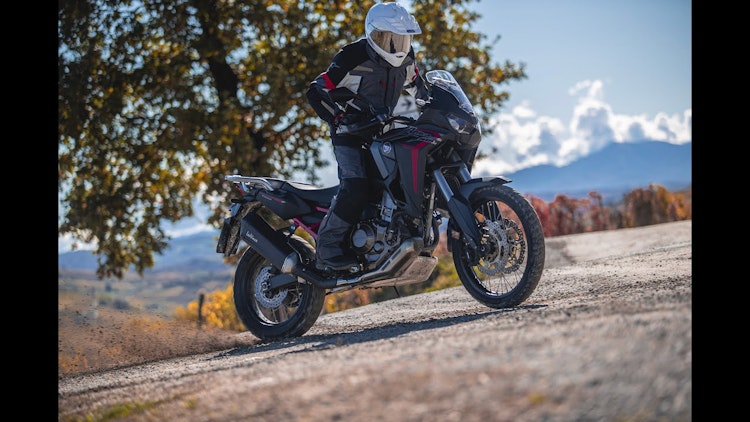 LeoVince Komplettanlage Edelstahl SBK LV-12 Schwarz für YAMAHA TMAX 560/TECH MAX mit Katalysator LeoVince Komplettanlage Edelstahl SBK LV-12 Schwarz für YAMAHA TMAX 560/TECH MAX mit Katalysator